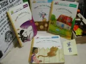雜貨小社】平裝~幼兒 英文學習 【啟思-Happy Classroom-Theme Book】6書-形狀、顏色，單a16