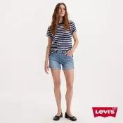 Levis 女款 501中腰排釦牛仔短褲 / 固定式上捲褲管 / 精工輕藍染水洗
