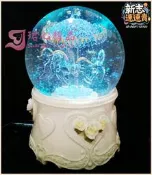 廣東工廠直銷高溫陶瓷發光水晶球音樂盒自動噴雪花情人節女友禮物