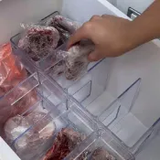 🔥48時出🔥冰箱收納整理神器雪糕隔斷內置隔板架分層板冷凍室冷藏分隔置物架g58t