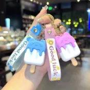 【新款】卡通冰淇淋雪糕吊飾 娃娃機鑰匙扣批發 女生可愛鑰匙圈 機車矽膠鑰匙鏈 時尚背包掛飾 情侶公仔禮物