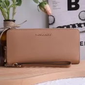 MICHAEL KORS Jet Set 金屬LOGO防刮皮ㄇ字拉鍊長夾(淺棕)