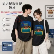 派大星看電視短袖📺二次元玩梗T恤 胸前透明插袋 手機放入秒變動態電視 比奇堡印花 寬鬆版型 情侶裝 海綿寶寶周邊