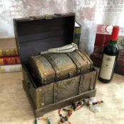 華潤城百貨 仿古木質黃金藏寶箱手工做舊復古海盜箱配鎖古典木盒老式裝飾道具