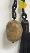 阿羅漢跳出舍利吊墜~滿滿的黑靈骨龍宮舍利(約20mm)~有顯現阿羅漢在山洞盤腿修行