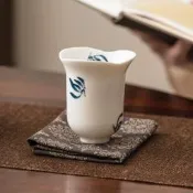 臺灣現貨手繪蝴蝶蘭花小足杯聞香杯陶瓷功夫茶杯主人杯德化白瓷茶具品茗杯