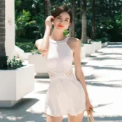 (有款媠衫)臺灣出貨\連身泳衣女高級感 溫泉裙式遮肚顯瘦保守海灘渡假游泳衣素色日常百搭美體網美風韓系