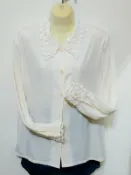 二手　米色領子袖口縷空繡線長袖襯衫　【服飾專區】☆流星百寶屋☆