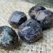 (店+)【藥魂】紅石榴石 石榴石 原礦 水晶原石 招桃花 好運 轉運 招貴人 海底輪