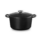 【Le Creuset】盒損福利品_典藏琺瑯鑄鐵鍋深圓鍋24cm(沉靜黑-鋼頭-內鍋黑)
