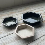 菲斯質感生活購物 日本製 釉霧粉白 六角小菜醬料碟 小菜 前菜 沙拉 甜點 六角小碗 日式和風氛圍 餐桌搭配 日本進口 - 洗碗機/微波爐/烘碗機可 不可直火加熱 日本製 釉霧粉白 六角小菜醬料碟 小菜 前菜 沙拉 甜點 六角小碗 日式和風氛圍 餐桌搭配 日本進口