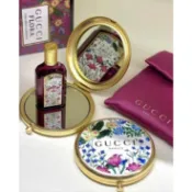 專櫃贈品Gucci古馳華麗梔子花系列香水贈品化妝鏡子雙面圓形碎花收納袋金屬鏡子 金色邊框花卉圖案 (只有鏡子 沒有鏡套)