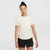 【NIKE 耐吉】短袖上衣 休閒 運動 Dri-FIT 女 AS W NK SWIFT DF SS TOP 米白色(HM9699133)