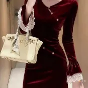 法式洋裝 紅色長禮服 尾牙 喜宴 主持人 秋季 新中式 國風 鬆弛感穿搭 高端 大方得體 貴氣 酒紅色 絲絨 拼接 連衣