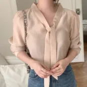 正韓【預購】女生素面網紗微透膚領口綁帶造型V領長袖上衣 乳白 粉【09.24】東大門-M18626