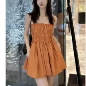 甜美氣質 渡假風 細肩胸皺摺娃娃洋 可疊穿 百搭質感 寬鬆 顯瘦版型 舒適好穿 女生洋裝 約會穿搭 渡假洋