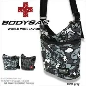 AMINAH~【BODYSAC B096】 潮流 黑石印花圖騰 高機能性 多夾層功能設計 小側背包  灰色